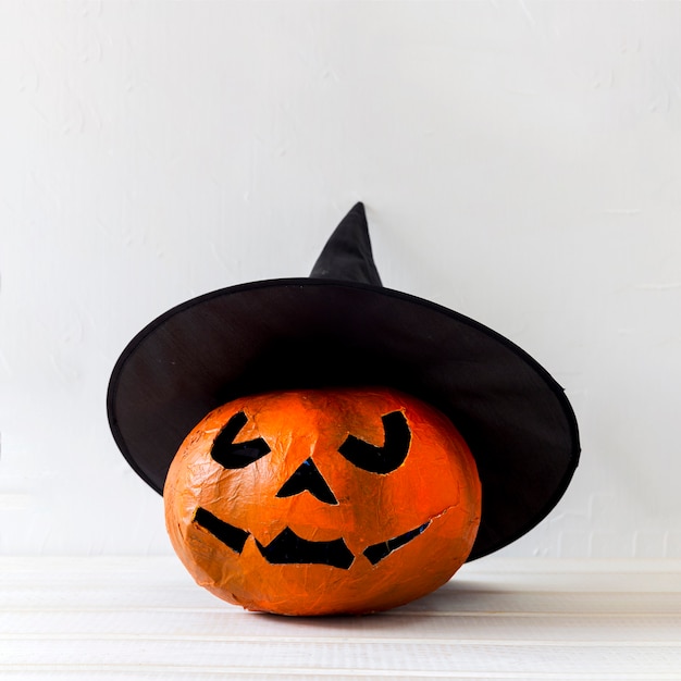 Jack-o-lantern nel cappello della strega