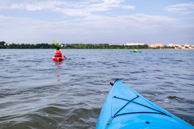Kayak sull&#39;acqua calma e tranquilla