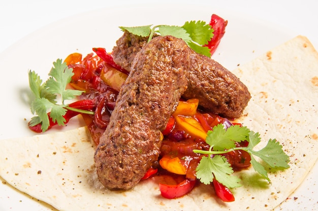 Kebab e verdure in salsa