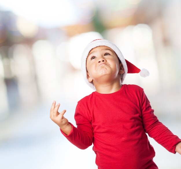 Kid vestito di rosso