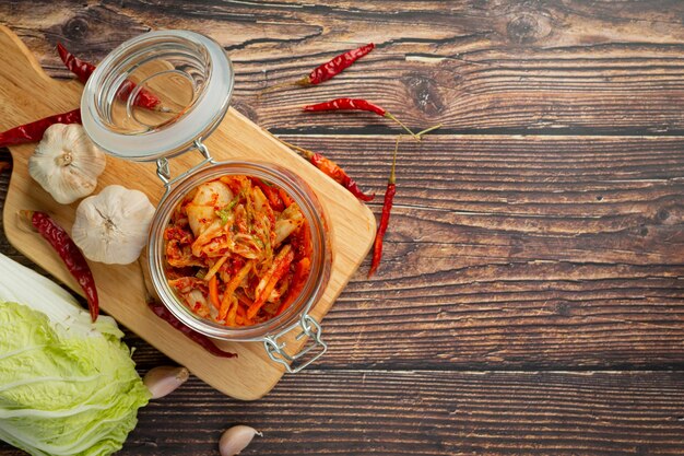 kimchi pronto da mangiare in barattolo di vetro
