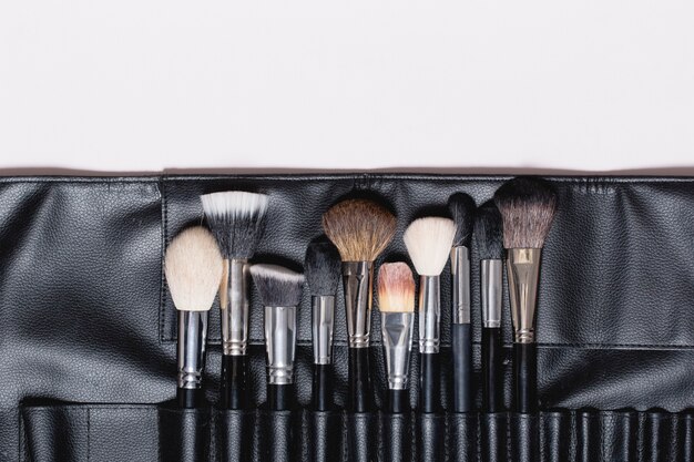 Kit pennelli trucco in borsa