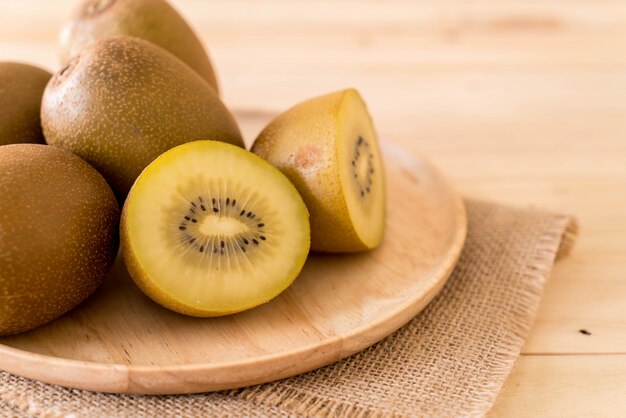 kiwi fresco dorato