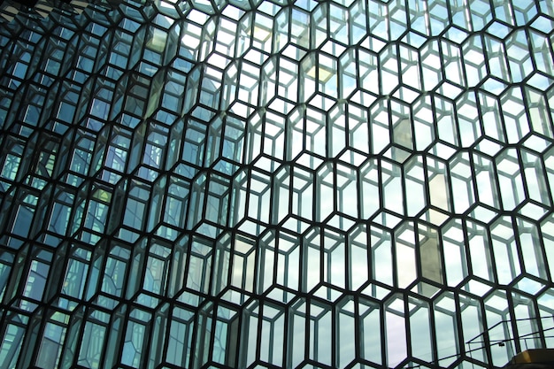 L'ampio colpo del primo piano del cubo di rettangolo ha modellato le finestre 3D