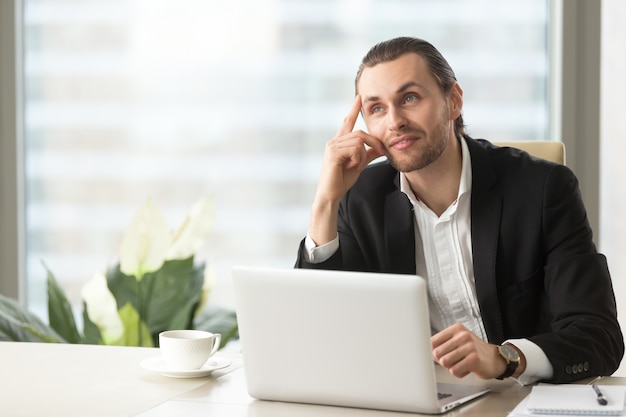 L&#39;imprenditore immagina il risultato positivo del lavoro