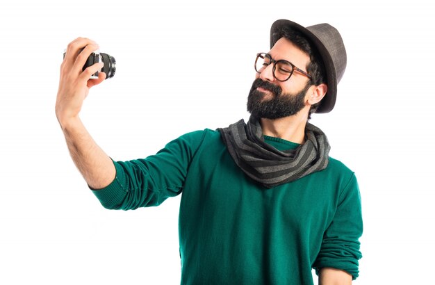 L&#39;uomo che fa un selfie