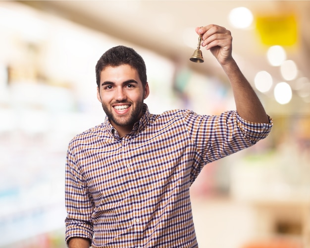 L&#39;uomo con una piccola campana