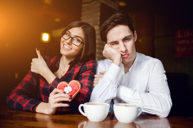 la coppia fidanzata caffè valentine copia-spazio