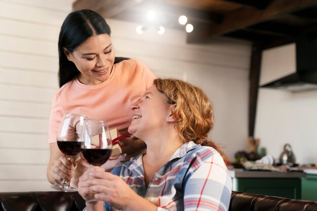 La famiglia Lgtbiq si gode la vita insieme