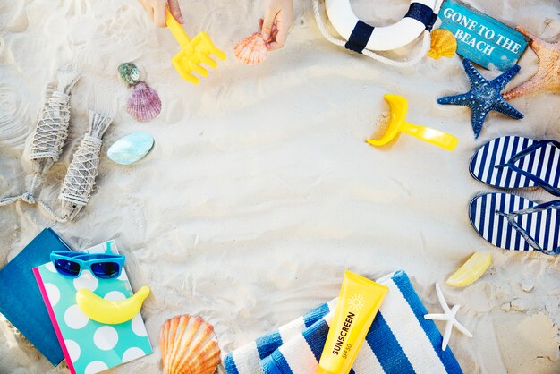 La festa della spiaggia di viaggio di vacanze estive si rilassa il concetto