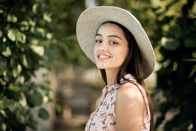 La gente bianca smartphone drink ragazza stile di vita