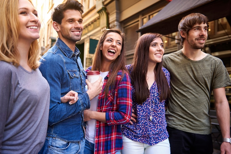 Foto gratuito la giornata con gli amici è sempre piena di risate