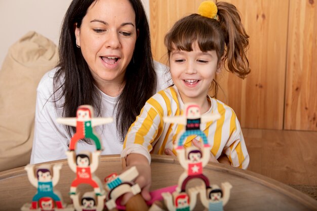 La mamma trascorre del tempo con il bambino