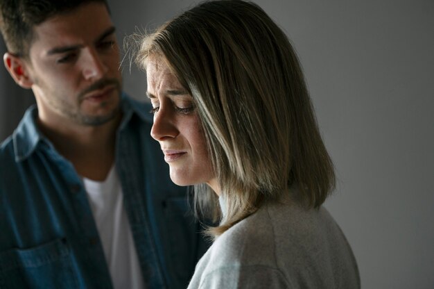 La moglie e il marito che litigano