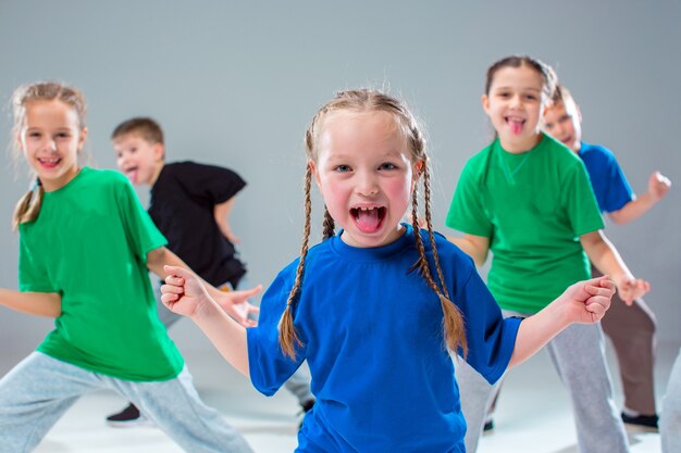 La scuola di danza per bambini, balletto, hiphop, street, ballerini funky e moderni