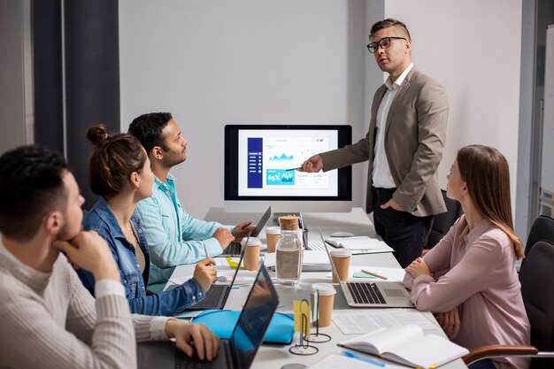 Laboratorio informatico moderno e attrezzato