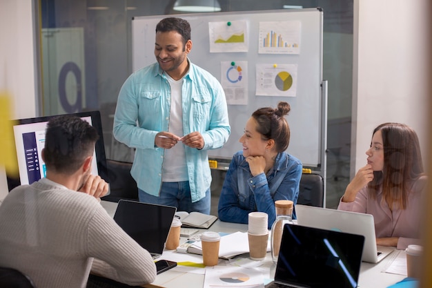 Laboratorio informatico moderno e attrezzato