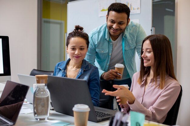 Laboratorio informatico moderno e attrezzato