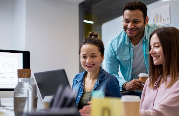 Laboratorio informatico moderno e attrezzato