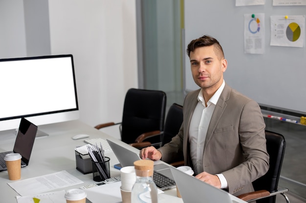 Laboratorio informatico moderno e attrezzato