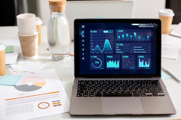 Laboratorio informatico moderno e dotato di attrezzature
