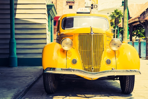 Lampada frontale di un&#39;auto d&#39;epoca classica