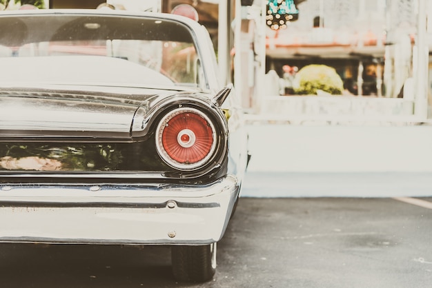 Lampada frontale di un&#39;auto d&#39;epoca classica