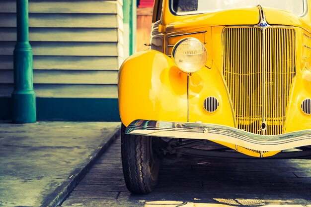 Lampada frontale di un&#39;auto d&#39;epoca classica