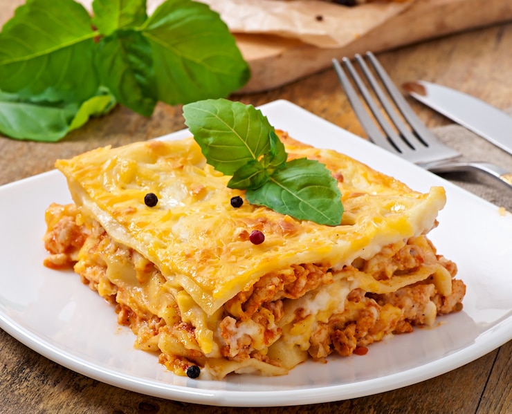 Foto gratuito lasagna classica con ragù alla bolognese
