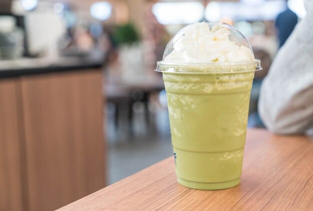 Latte frappe di tè verde