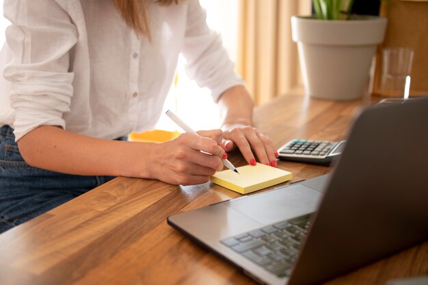 Lavorare da casa concetto di gestione del tempo