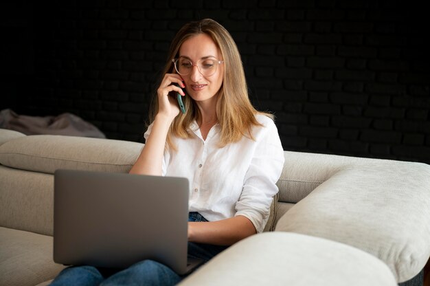 Lavorare da casa concetto di gestione del tempo