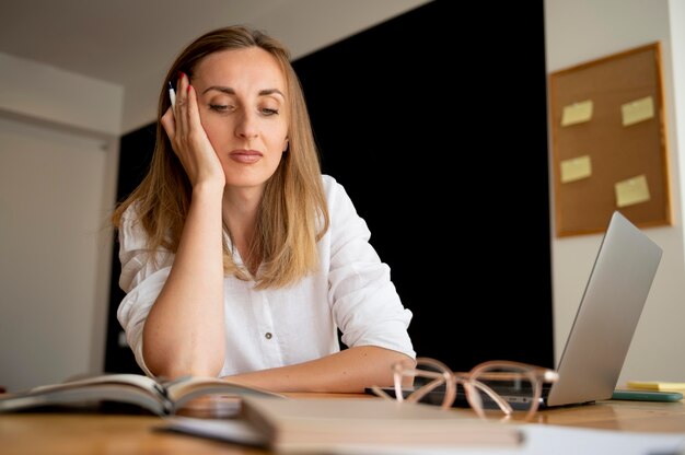 Lavorare da casa concetto di gestione del tempo