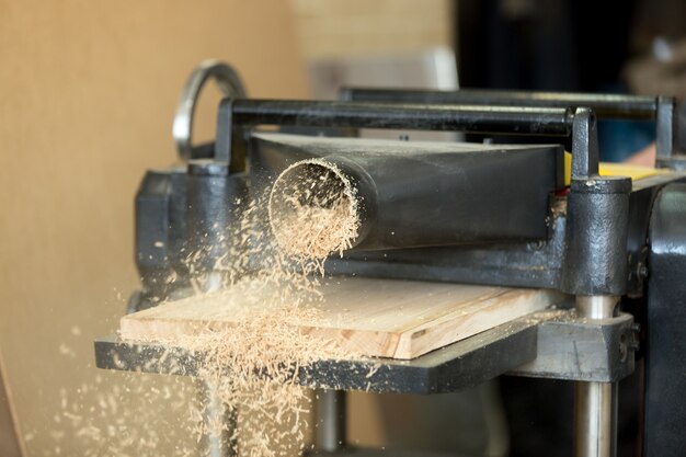 Lavori stazionari per la lavorazione del legno planer lavorazione pannelli in legno per la produzione di segatura