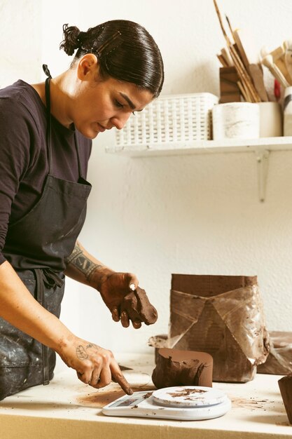 Lavoro artigianale professionale in officina