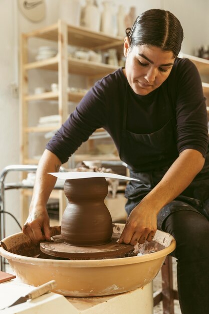 Lavoro artigianale professionale in officina