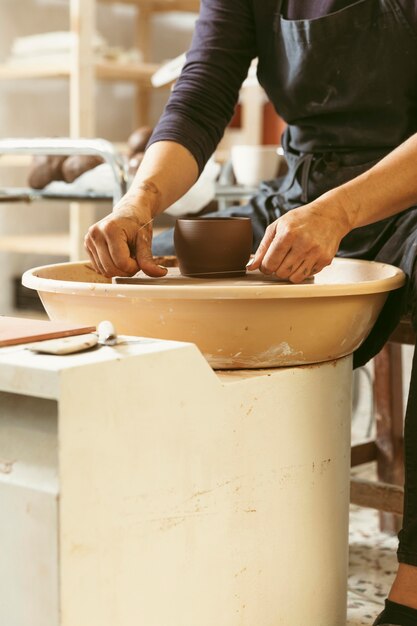 Lavoro artigianale professionale in officina