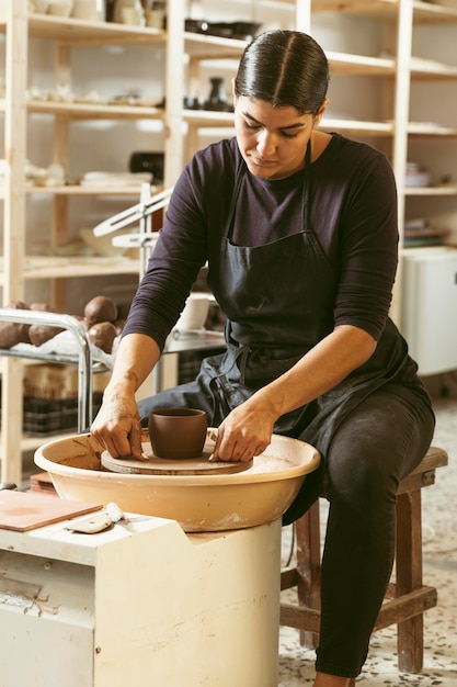 Lavoro artigianale professionale in officina