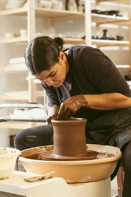 Lavoro artigianale professionale in officina