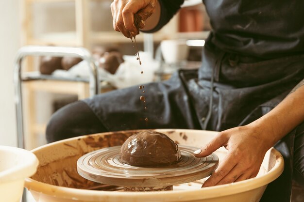 Lavoro artigianale professionale in officina