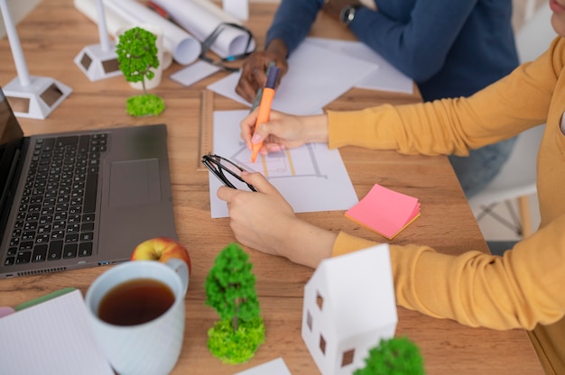 Lavoro di squadra vista dall'alto per il progetto