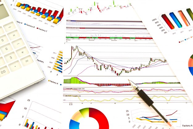 Lavoro di ufficio con grafici colorati