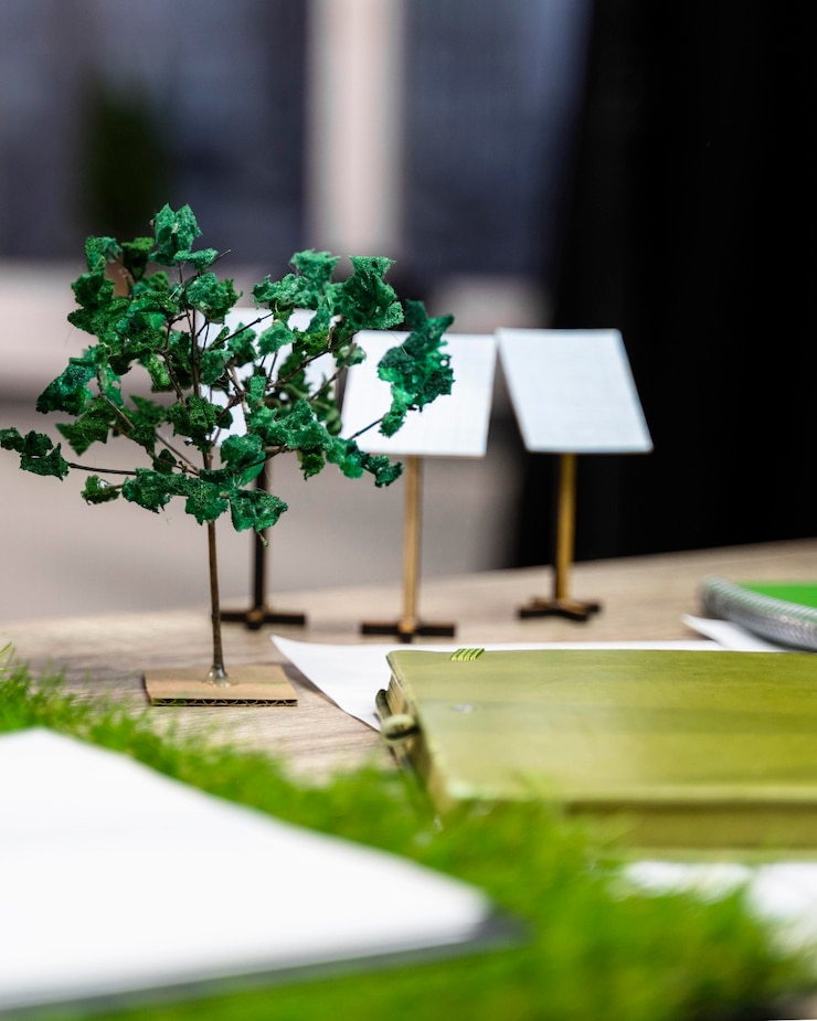 Foto gratuito layout ecologico del progetto di energia eolica sulla scrivania