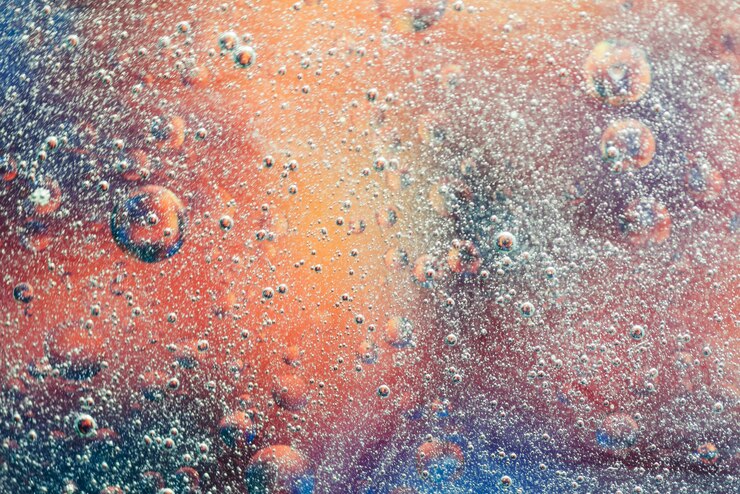 Foto gratuito le bolle di aria spruzzano in acqua su priorità bassa variopinta