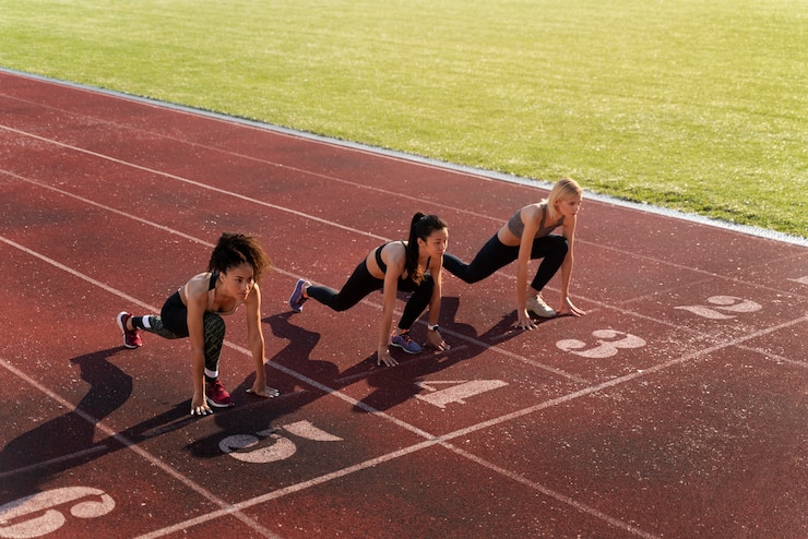 Foto gratuito le donne si preparano a correre