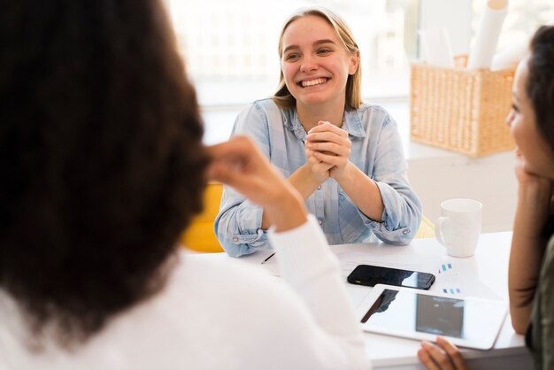 Le donne sono felici del successo