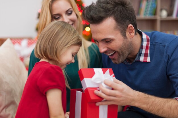 Lei sa sempre cosa ci regalano a Natale