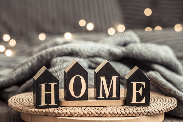 Foto gratuito lettere in legno con la scritta home.
