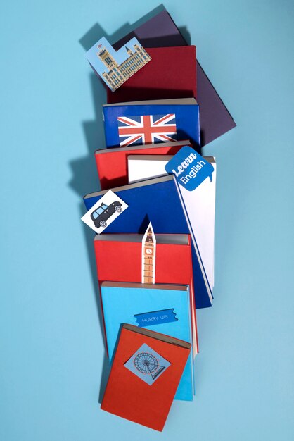 Libri inglesi appoggiati sul tavolo dello spazio di lavoro