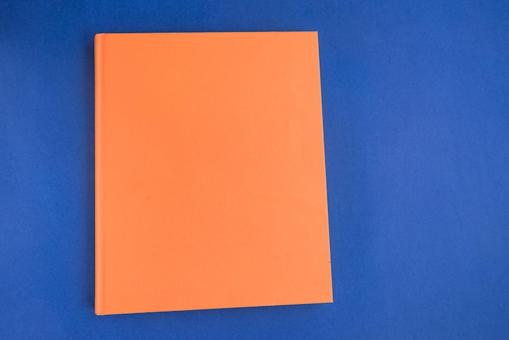 Foto gratuito libro di carta fisico sopra il primo piano del fondo